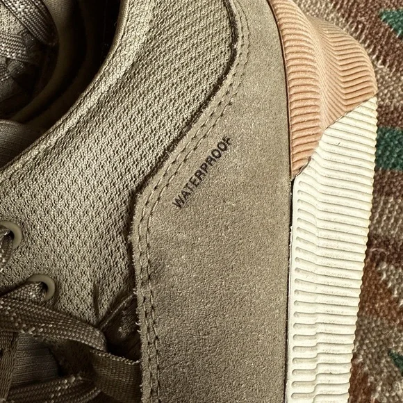 EUC, like new! Sorel women’s waterproof sneakers, size 9, Sage green - Picture 2 of 9